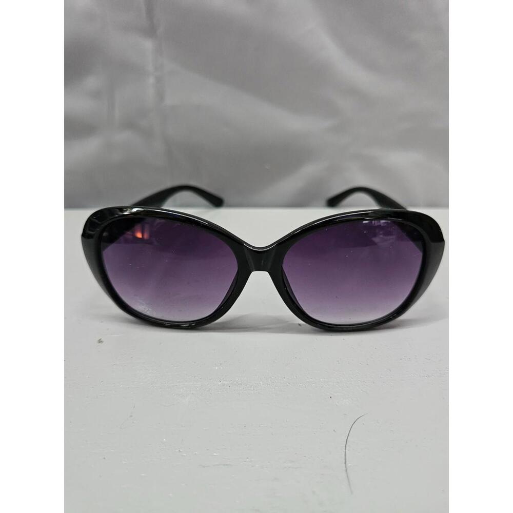 Oversized Black Sunglasses with Purple Gradient Lenses MP3352